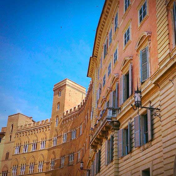 Visita Palazzo Chigi Zondadari a Siena