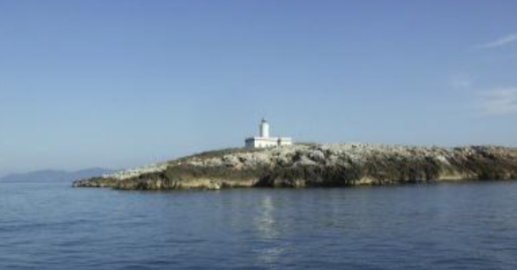 Perché non trasferirsi in un faro in mezzo al mare?