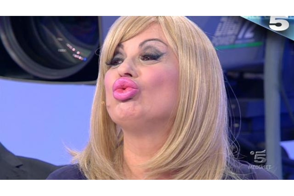 Tina Cipollari si è rifatta le labbra! Ecco la confessione