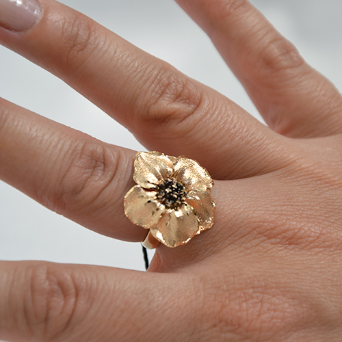 Anello oro 18 kt a forma di Pansè, per una gioiello alla moda!