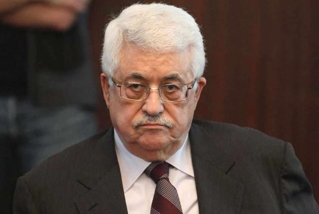 Donald Trump telelfona ad Abu Mazen e lo invita alla Casa Bianca