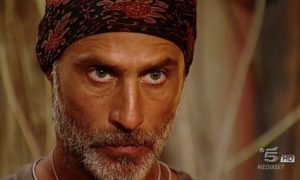 L’Isola dei Famosi 2017, Raz Degan morso da un animale: come sta ora il naufrago?