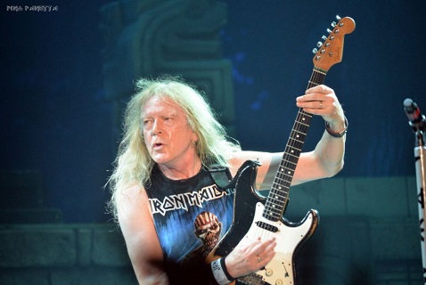Il chitarrista degli Iron Maiden ospite da 'Amici' di Maria De Filippi, questo sabato 8 Aprile!