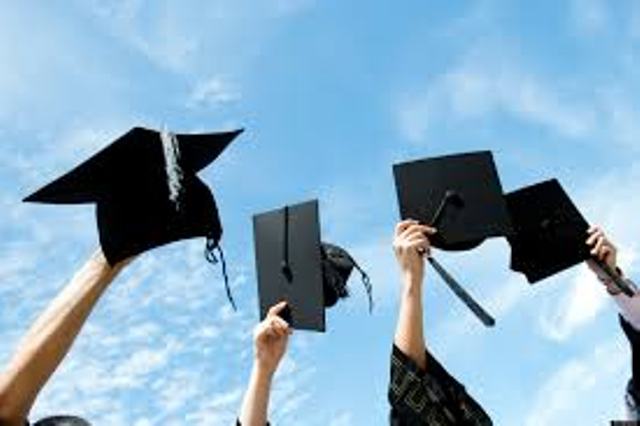 LAVORO - Laureata non lo trova e fa causa all'università