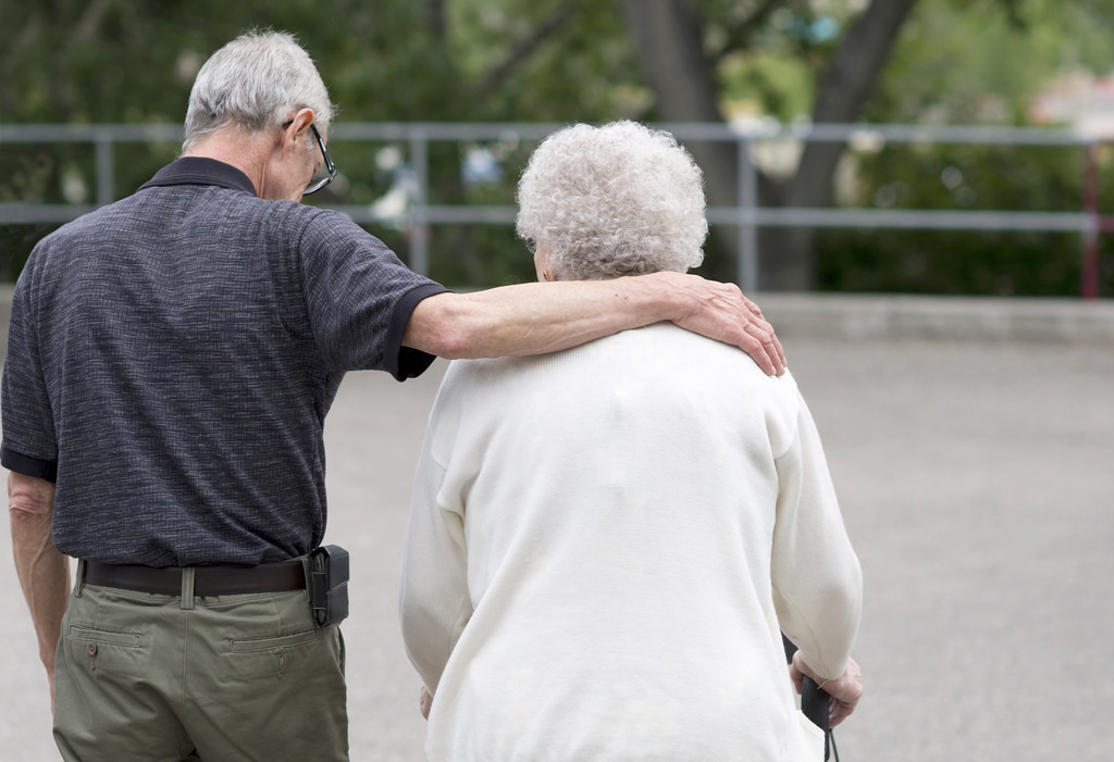 Come riconoscere la demenza senile: quali sono i sintomi ai quali prestare attenzione per intervenire immediatamente all'insorgere della demenza